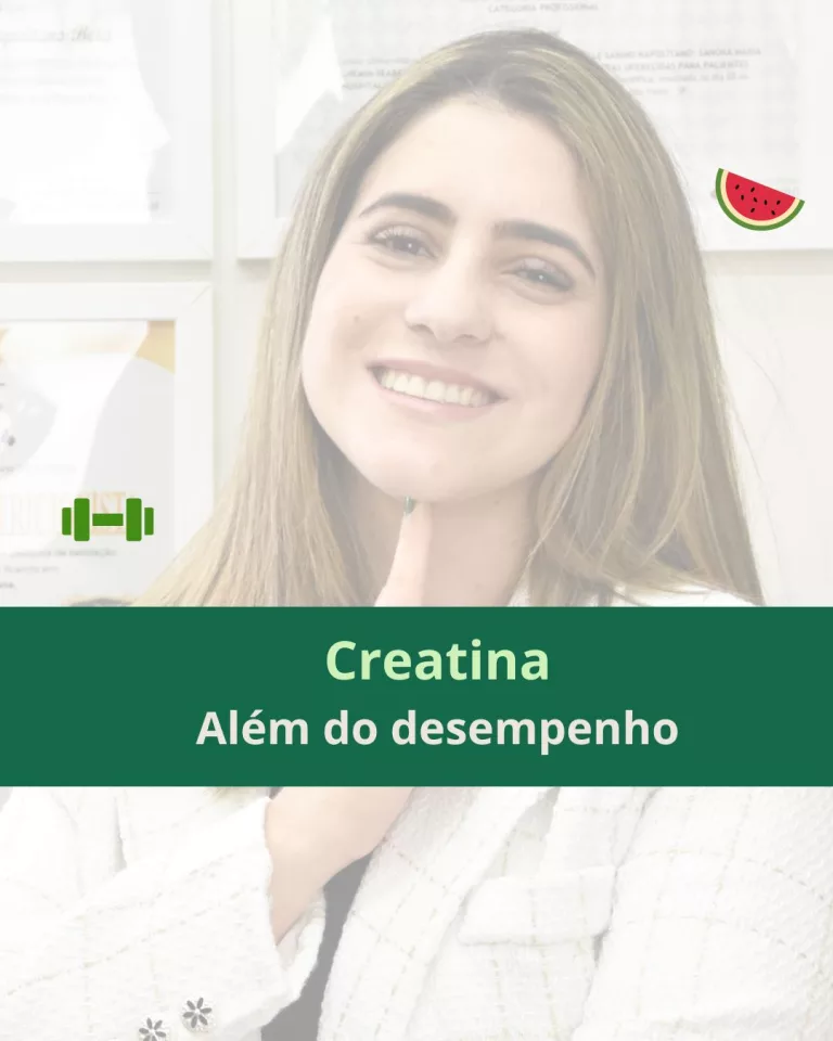 A creatina é um dos suplementos mais conhecidos e utilizados no mundo esportivo, mas você sabia que ela vai muito além da melhora no desempenho nos treinos? Estudos recentes mostram que seus benefícios incluem também a saúde cerebral, ajudando no combate a doenças neurodegenerativas, além de apoiar quem enfrenta distúrbios metabólicos e miopatias. Fontes Naturais de Creatina A creatina pode ser encontrada em alimentos de origem animal, como carne vermelha e peixes. No corpo humano, ela se concentra principalmente no tecido muscular (cerca de 95%), mas também está presente em órgãos como o cérebro, rins e fígado. Seu papel é fundamental na produção de ATP, a molécula que fornece energia para as células realizarem suas funções. Suplementação Segura e Eficaz A forma mais comum de suplementação é a creatina monohidratada, altamente estudada e recomendada por ser segura e eficaz. Seu uso é crônico, ou seja, deve ser mantido continuamente para garantir a saturação dos estoques musculares e maximizar os benefícios. Não se trata apenas de usar creatina antes ou depois dos treinos. Ela funciona de maneira mais ampla no organismo, melhorando não só o desempenho físico, mas também a saúde de forma geral. Além disso, sua absorção é otimizada com a ingestão de carboidratos e proteínas, que estimulam a liberação de insulina e aumentam a captação celular. Segurança Garantida Quando usada adequadamente, a creatina é segura, mesmo em longo prazo. Diversos estudos apontam que ela não apresenta riscos para a função renal em pessoas saudáveis e pode ser uma ótima aliada tanto no esporte quanto na prevenção de condições de saúde. Consultoria Personalizada Cada pessoa tem necessidades diferentes, por isso, é importante que a suplementação de creatina seja ajustada de forma personalizada. Alguns indivíduos podem precisar de doses diferentes ou ter condições específicas que exigem uma análise mais detalhada. Eu, Danielle Napolitano, nutricionista clínica e esportiva, estou aqui para ajudar você a utilizar a creatina de maneira eficaz, seja para melhorar sua performance física ou otimizar a saúde. Agende uma consulta para um acompanhamento personalizado e seguro!