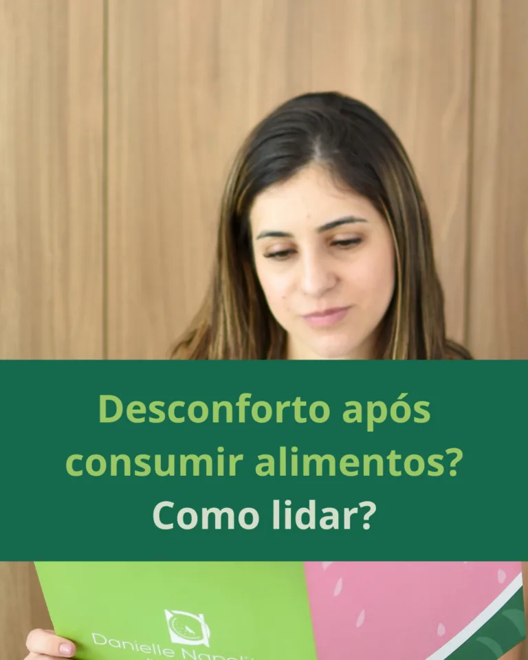 Hipocloridria: Você Sofre Com Desconfortos Digestivos? A hipocloridria é uma condição caracterizada pela baixa produção de ácido clorídrico no estômago, essencial para uma boa digestão. Quando os níveis desse ácido estão insuficientes, sintomas como sensação de peso, gases, náuseas, refluxo, azia e digestão lenta podem surgir. Além disso, a absorção de nutrientes importantes como ferro, cálcio e vitamina B12 também é prejudicada, o que pode levar a problemas como anemia e cansaço constante. Se desconfortos após refeições, especialmente carnes ou alimentos pesados, são comuns para você, vale observar se o consumo de algo ácido, como água com limão, traz alívio. Esse pode ser um indicativo de hipocloridria. A falta de ácido no estômago também favorece o crescimento de bactérias indesejadas, causando desequilíbrios como disbiose e dificuldades digestivas. Como lidar com a hipocloridria? Adotar hábitos que favoreçam a saúde digestiva é fundamental: Invista em uma alimentação rica em frutas, legumes e verduras frescas. Evite ultraprocessados, açúcares, farináceos e alimentos que promovem fermentação excessiva. Use ingredientes como gengibre, erva-doce e vinagre de maçã para melhorar a digestão. Mastigue bem os alimentos e evite líquidos durante as refeições para não diluir o ácido estomacal. Consuma frutas como abacaxi e mamão, que auxiliam no processo digestivo. Se necessário, a suplementação com enzimas digestivas pode ser indicada, mas sempre com orientação de um profissional. Acompanhar sua saúde com uma nutricionista é essencial para ajustar sua alimentação, tratar a hipocloridria e alinhar seus objetivos de saúde, como emagrecimento, ganho de massa muscular ou manejo de condições como SOP. Nutricionista Danielle Napolitano 📍 Atendimentos em Guarulhos (Vila Galvão) e online. 📅 Agende já sua consulta e descubra como alcançar uma saúde mais equilibrada e bem-estar em todas as áreas da vida!