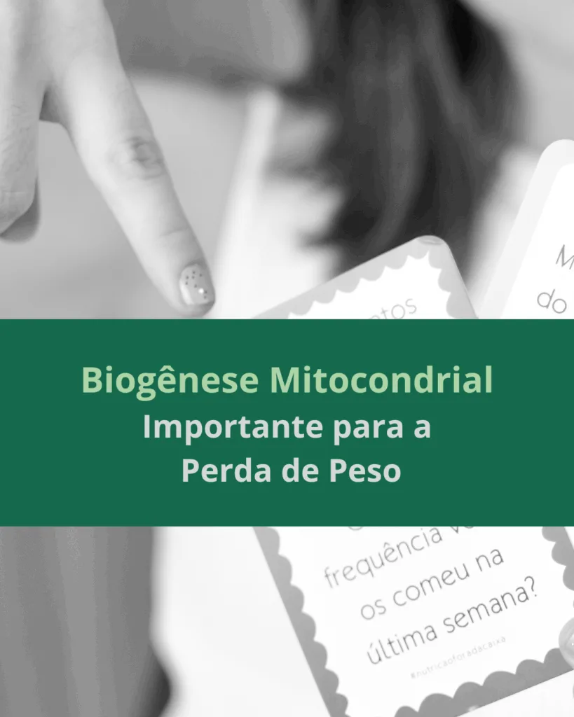 Biogênese Mitocondrial: Como Melhorar Seu Metabolismo e Acelerar a Queima de Gordura
Você já se perguntou como seu corpo produz energia e como isso se relaciona com a queima de gordura e o emagrecimento? A resposta está na biogênese mitocondrial, um processo essencial para quem busca melhorar o metabolismo, a disposição e conquistar uma composição corporal mais saudável.

O que é biogênese mitocondrial?
A biogênese mitocondrial é o mecanismo que permite ao corpo gerar novas mitocôndrias — estruturas presentes nas células responsáveis por transformar os alimentos em energia. Elas são conhecidas como as usinas de energia do organismo.

Quando esse processo está ativo, seu corpo se torna mais eficiente em utilizar nutrientes, especialmente gordura, para produzir energia (ATP). Isso impacta diretamente na aceleração do metabolismo, na queima de gordura e na melhora da disposição física e mental.

Manter a biogênese mitocondrial funcionando de forma adequada é fundamental não apenas para quem busca emagrecer, mas também para quem deseja ter mais vitalidade, saúde metabólica e qualidade de vida.

Por que estimular a biogênese mitocondrial ajuda no emagrecimento?
Estimular a formação de novas mitocôndrias traz benefícios diretos para o metabolismo e para o controle do peso. Quando há um aumento na quantidade e na eficiência das mitocôndrias, o corpo passa a:

Queimar mais gordura como fonte de energia

Produzir energia de forma mais eficiente

Aumentar a disposição e o rendimento físico

Reduzir o acúmulo de gordura corporal

Melhorar o funcionamento metabólico como um todo

Por isso, a biogênese mitocondrial é uma estratégia natural e poderosa para quem busca emagrecimento saudável e sustentável.

Como estimular a biogênese mitocondrial?
Algumas mudanças no estilo de vida podem ativar esse processo de forma natural e eficaz. Veja as principais estratégias:

1. Praticar exercícios físicos com regularidade
Atividades aeróbicas, como caminhada, corrida, natação ou ciclismo, estimulam o aumento das mitocôndrias. Exercícios de força, quando combinados, também potencializam os resultados.

2. Apostar no treino intervalado de alta intensidade (HIIT)
O HIIT é uma das práticas mais eficientes para promover a biogênese mitocondrial. Ele combina períodos curtos de esforço máximo com intervalos de descanso, gerando adaptações celulares que aumentam a produção de energia.

3. Adotar uma leve restrição calórica, quando indicada
Reduzir de forma planejada a ingestão calórica ou utilizar estratégias como o jejum intermitente (sempre com acompanhamento profissional) ativa mecanismos que favorecem o aumento das mitocôndrias e a otimização do metabolismo.

4. Priorizar uma alimentação rica em antioxidantes
Nutrientes antioxidantes protegem as mitocôndrias já existentes e contribuem para a formação de novas. Inclua na rotina alimentos como frutas vermelhas, vegetais verdes escuros, chá verde, café (com moderação) e azeite de oliva.

5. Utilizar suplementação estratégica, quando necessário
Compostos como coenzima Q10 e resveratrol, encontrados naturalmente em alimentos como uvas e vinho tinto, podem auxiliar na função mitocondrial. No entanto, o uso de suplementos deve ser sempre orientado por um nutricionista ou profissional de saúde.

Conclusão
A biogênese mitocondrial é uma aliada fundamental no processo de emagrecimento, na melhora da saúde metabólica e no aumento da disposição. Estimular esse processo por meio de hábitos saudáveis, alimentação balanceada, prática de exercícios e acompanhamento nutricional pode transformar a sua saúde de dentro para fora.

Se você busca uma abordagem nutricional personalizada, focada em melhorar seu metabolismo, otimizar a queima de gordura e promover saúde de forma integral, eu posso te ajudar.

Atendimentos presenciais em Guarulhos e online para todo o Brasil.

Danielle Napolitano – Nutricionista | CRN 3 – 41438